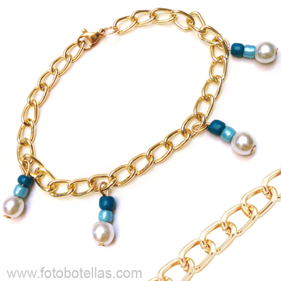 PULSERA DE ALUMINIO CON PERLAS Y MOSTACILLAS DE VIDRIO.