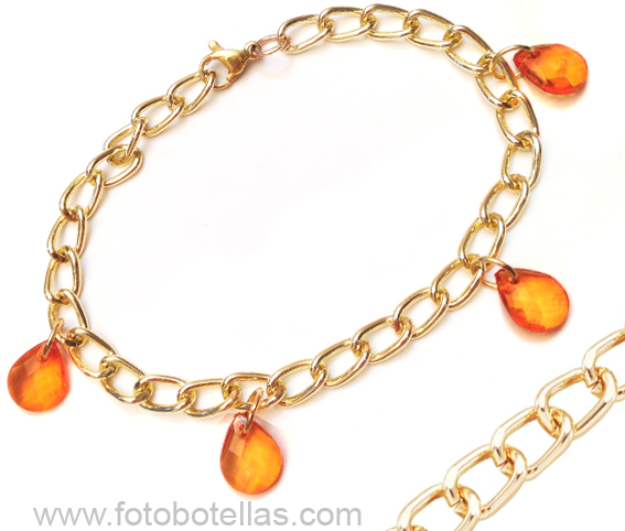 PULSERA DE ALUMINIO CON BROCHE DE ACERO Y DIJE ACR&Iacute;LICO.