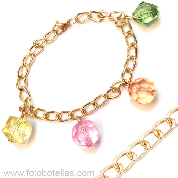PULSERA DE ALUMINIO CON BROCHE DE ACERO Y DIJE ACR&Iacute;LICO MULTICOLOR.