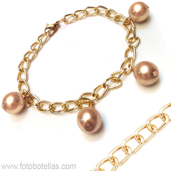PULSERA DE ALUMINIO CON BROCHE DE ACERO Y PERLAS CHAMPAGNE.